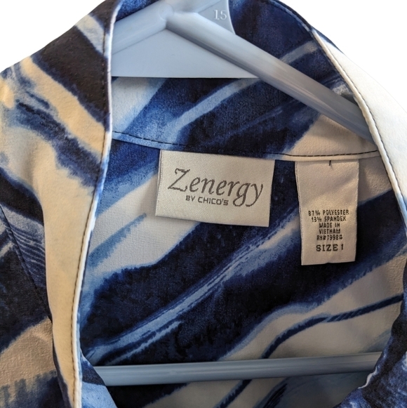 Chico Zenergy jacket size 1 or regular med. Blue and white abstract pattern - Picture 3 of 6